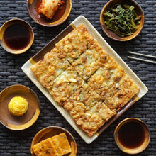 Load image into Gallery viewer, Haemul Pajeon 해물파전
